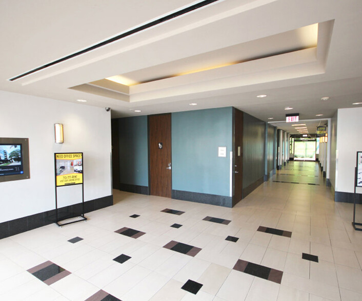 10333 Harwin Dr, Houston, TX for lease - Lobby - Image 2 of 6