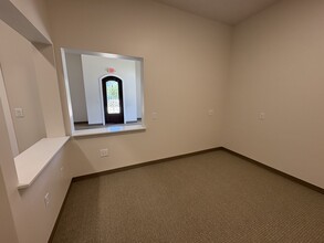 528 E Pleasant Run Rd, DeSoto, TX for lease Interior Photo- Image 2 of 7