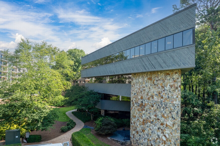 2400 Lake Park Dr SE, Smyrna, GA for lease - Building Photo - Image 3 of 5
