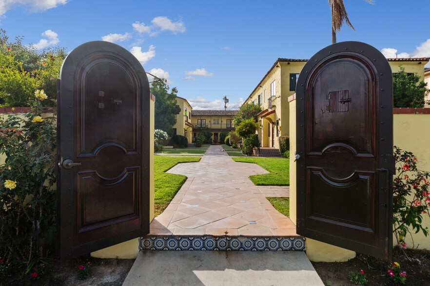 2623 Ellendale Pl, Los Angeles, CA for sale - Building Photo - Image 3 of 33