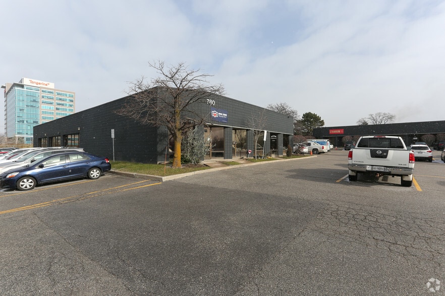 700-780 Gordon Baker Rd, Toronto, ON for lease - Primary Photo - Image 1 of 8