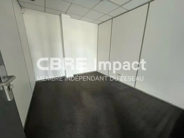 Retail in Dijon for lease - Interior Photo - Image 3 of 5