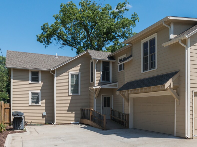 1211 Rhode Island St, Lawrence, KS for sale - Primary Photo - Image 1 of 1