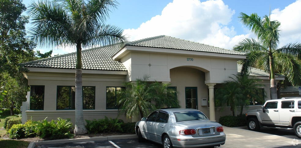 2770 Horseshoe Dr S, Naples, FL for lease - Building Photo - Image 2 of 9
