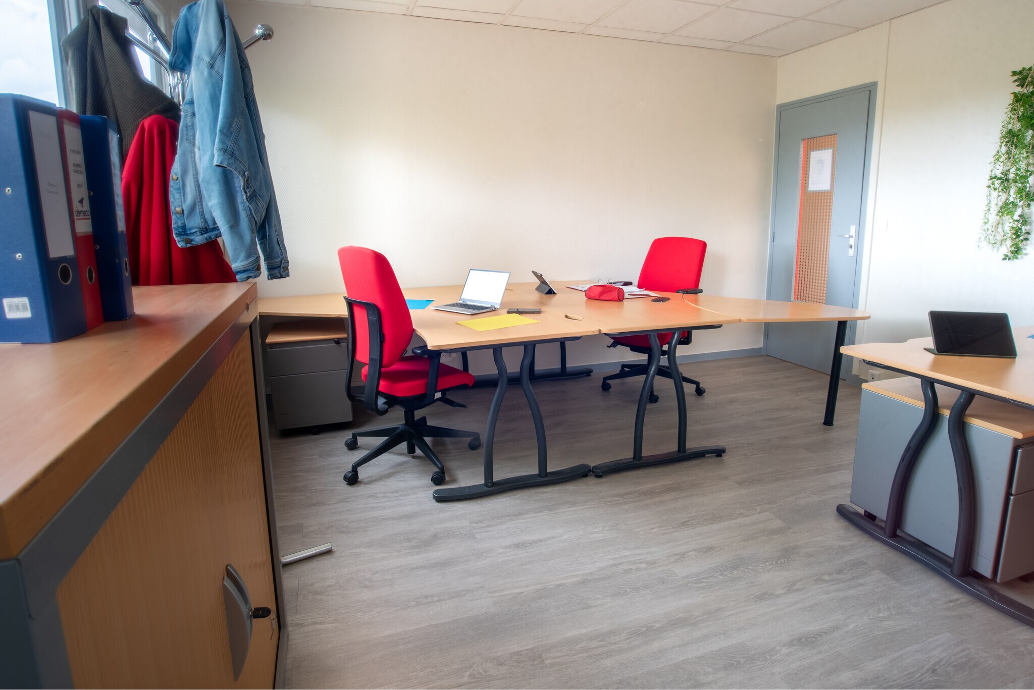 8 Rue Marc Verdier, Pont-Sainte-Marie for lease Interior Photo- Image 1 of 3