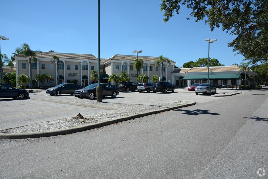 5250 17th St, Sarasota, FL for lease - Building Photo - Image 2 of 13