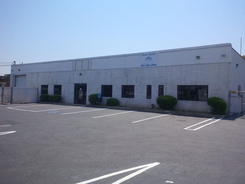 120 Gazza Blvd, Farmingdale, NY for sale - Building Photo - Image 1 of 1