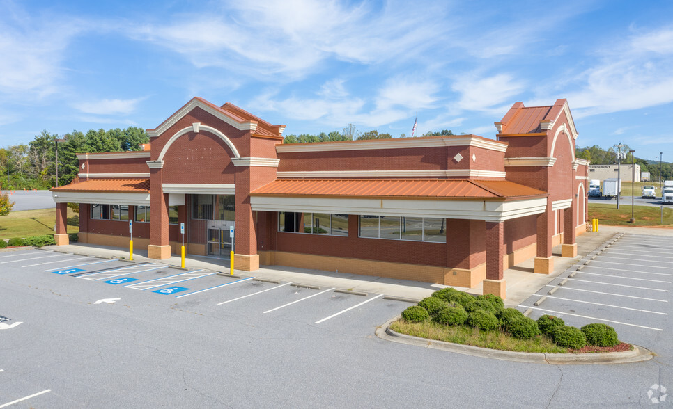 3040 Hickory Blvd, Hudson, NC for sale - Primary Photo - Image 1 of 1