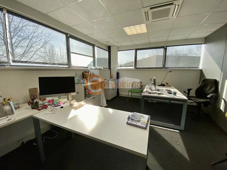 Office in Pessac for lease - Interior Photo - Image 1 of 8