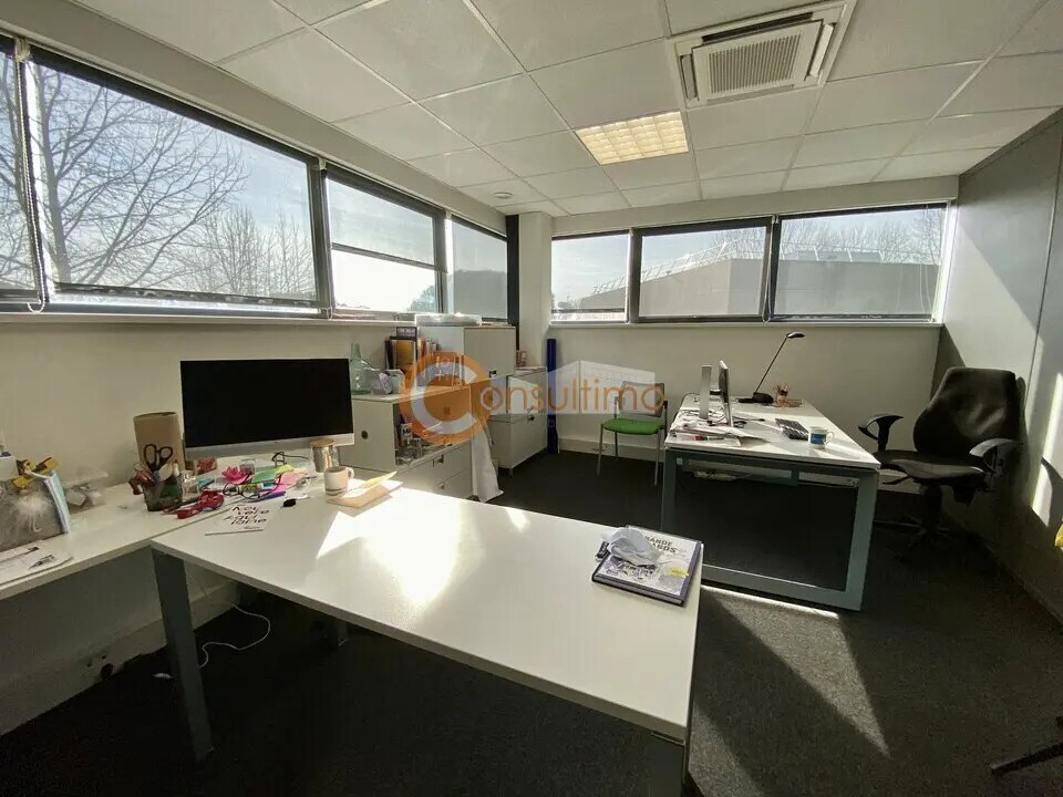 Office in Pessac for lease Interior Photo- Image 1 of 9