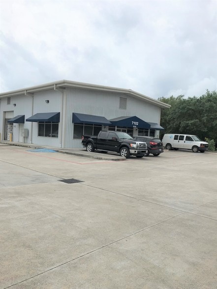 7102 Brookside Rd, Pearland, TX for lease - Building Photo - Image 1 of 4