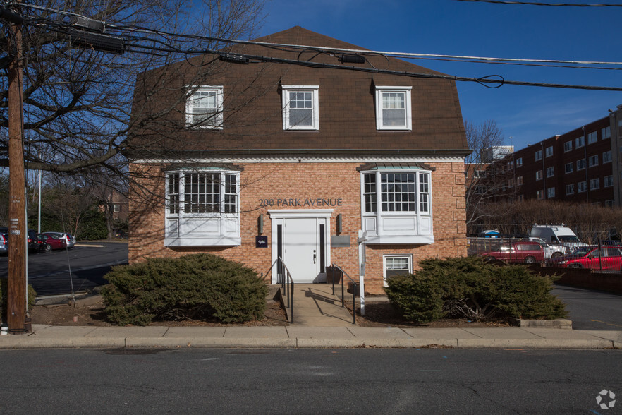 200 Park Ave, Falls Church, VA for sale - Primary Photo - Image 1 of 1