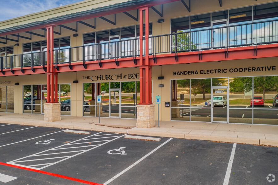 1100 N Main St, Boerne, TX for lease - Building Photo - Image 2 of 5