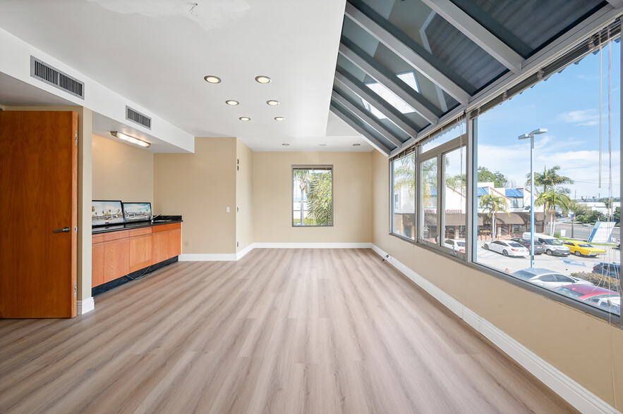 2715 W 1st St, Santa Ana, CA for lease - Interior Photo - Image 1 of 41