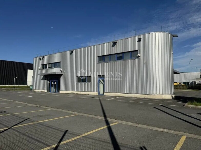 Flex in Mitry-Mory for lease - Building Photo - Image 1 of 8