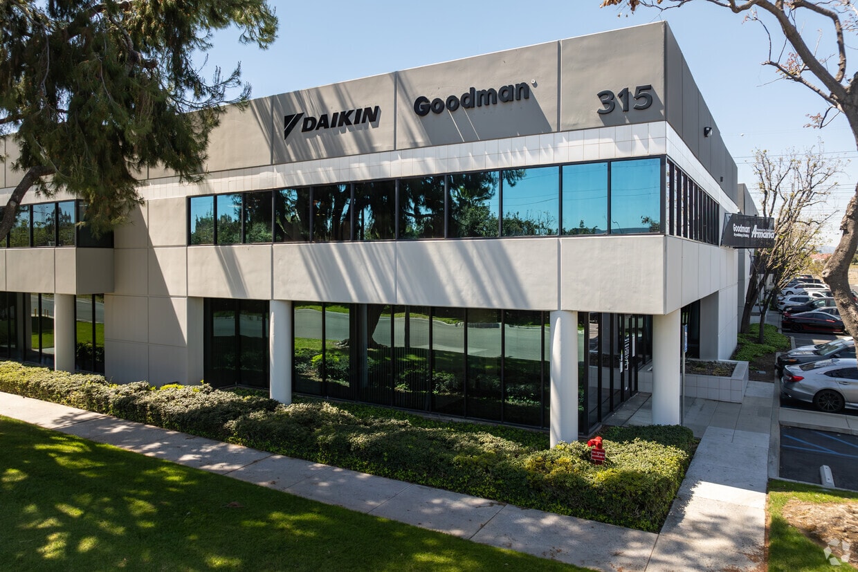 365 Cloverleaf Dr, Baldwin Park, CA for lease Building Photo- Image 1 of 3