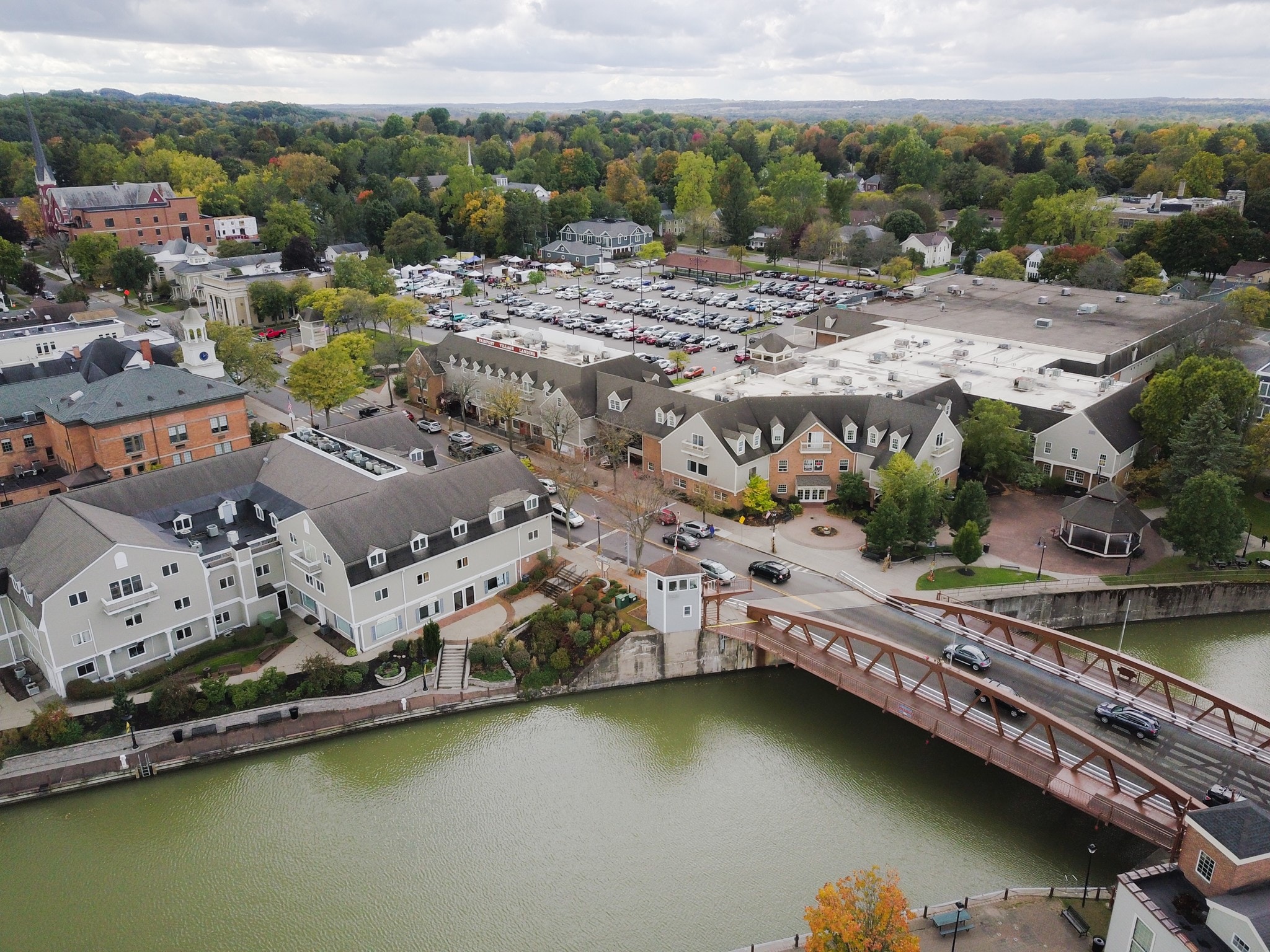 1-200 Fairport Village Lndg, Fairport, NY for lease Primary Photo- Image 1 of 9