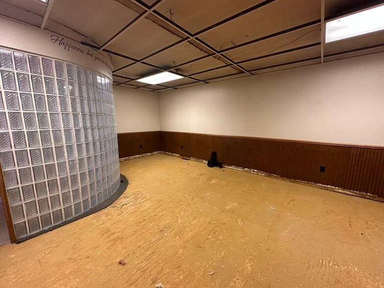 8050 Summerfield Rd, Lambertville, MI 48144 Office for Lease