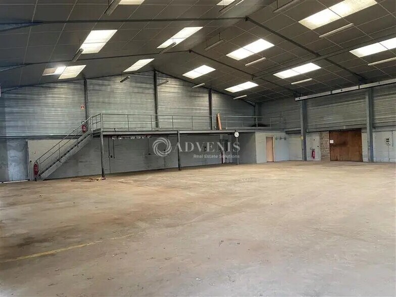 Flex in Thorigné-sur-Dué for lease - Building Photo - Image 1 of 4