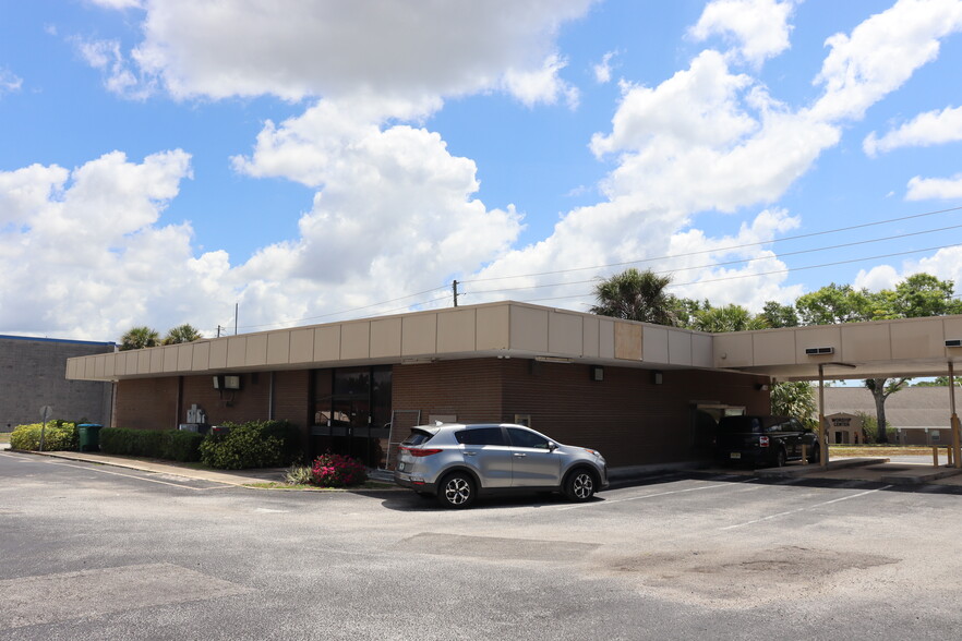 940 Deltona Blvd, Deltona, FL for lease - Building Photo - Image 2 of 5