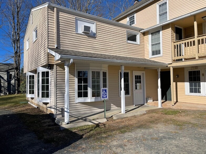 27 N Main St, Marlborough, CT 06447