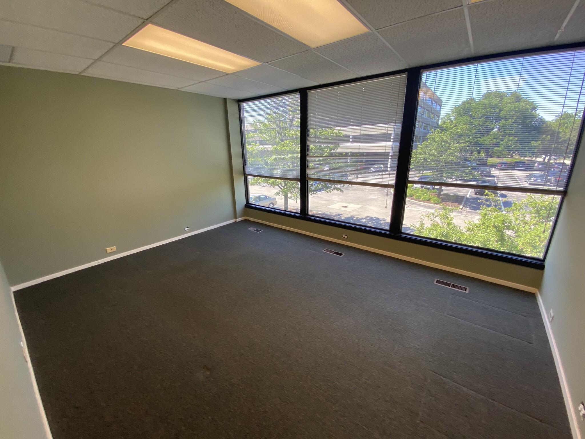 540-550 W Frontage Rd, Northfield, IL for lease Interior Photo- Image 1 of 2