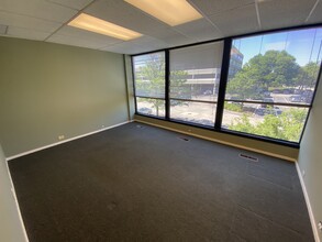 540-550 W Frontage Rd, Northfield, IL for lease Interior Photo- Image 1 of 2