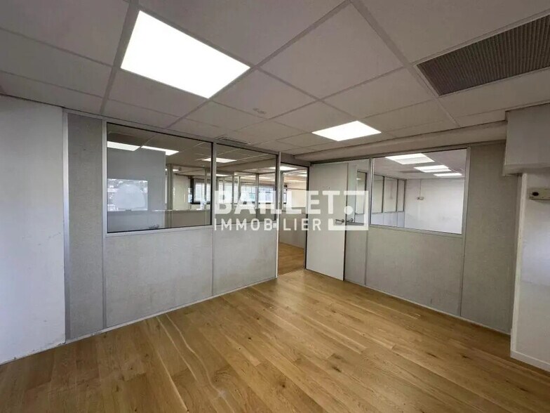 Office in Villeneuve-Loubet for lease - Interior Photo - Image 2 of 11