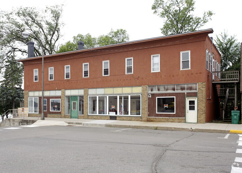 111121 Main Ave W, Winsted, MN 55395