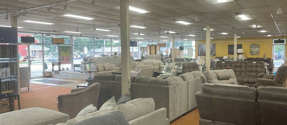 1590 Post Rd, Warwick, RI for sale - Interior Photo - Image 3 of 3