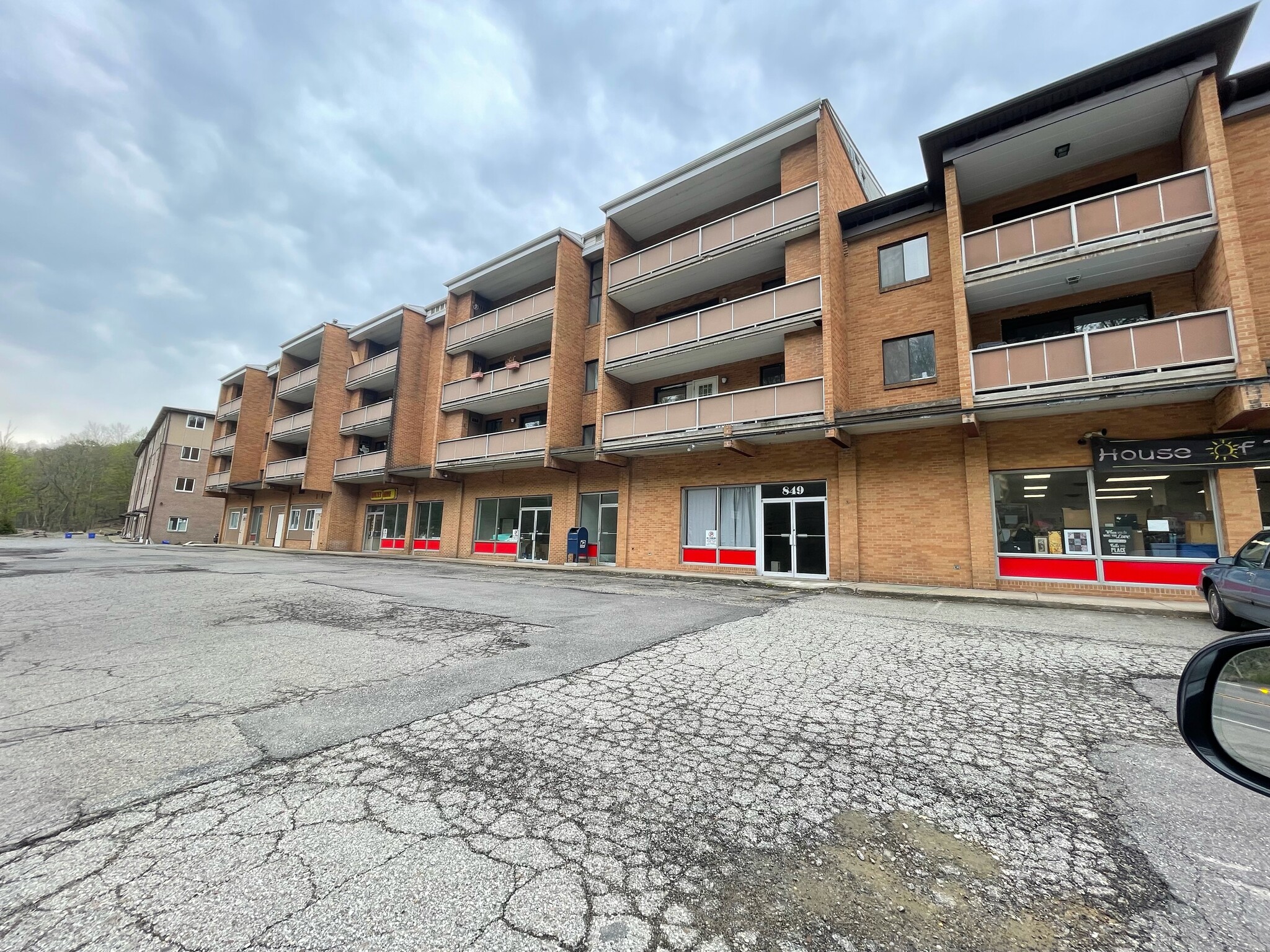 203 Hugel Dr, Pittsburgh, PA for sale Building Photo- Image 1 of 43