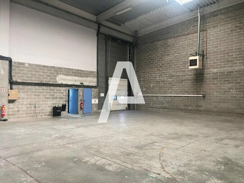 Flex in Ivry-sur-Seine for lease - Interior Photo - Image 2 of 5