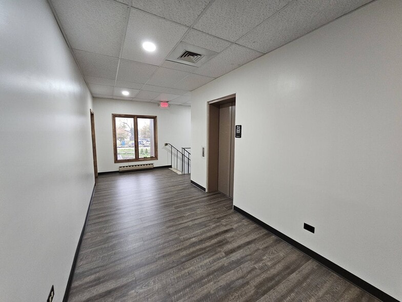 417-435 Ridge Rd, Munster, IN for lease - Interior Photo - Image 3 of 8