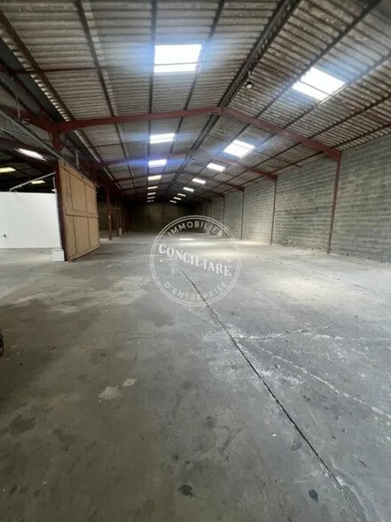 Industrial in Saint-Alban for lease - Interior Photo - Image 1 of 5