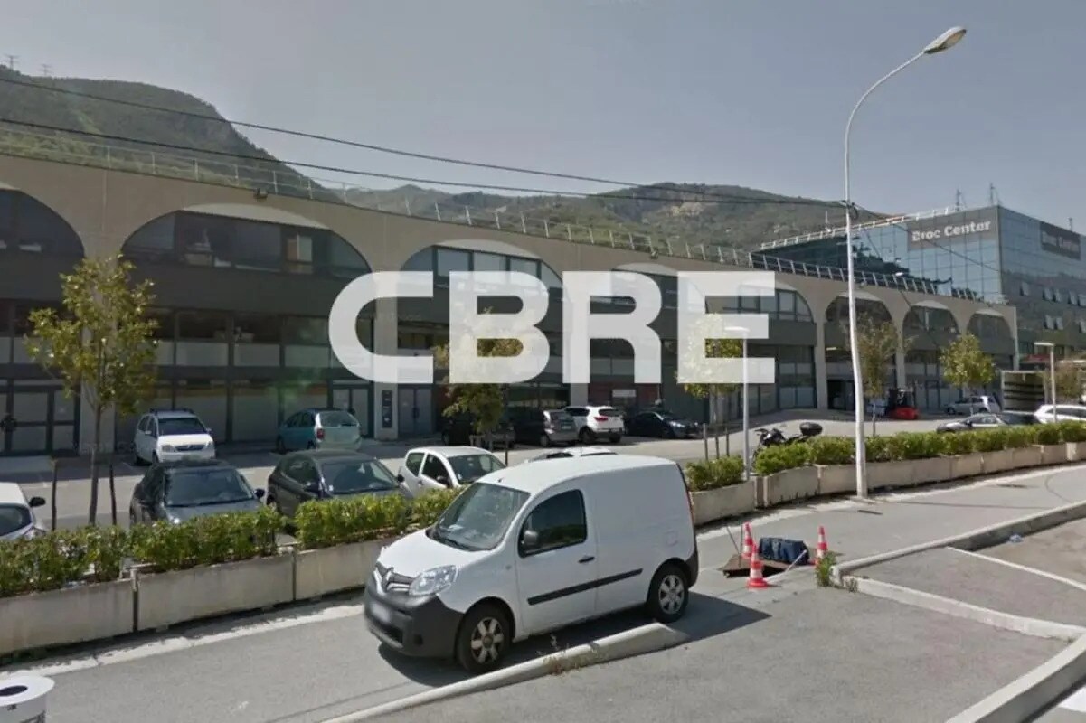 Flex in Le Broc for lease Building Photo- Image 1 of 19