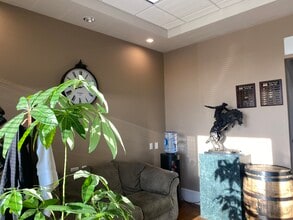 3137 Chestnut Dr, Atlanta, GA for sale Interior Photo- Image 2 of 12