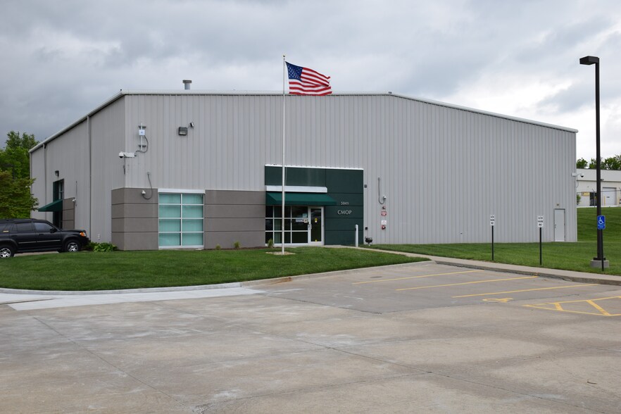 5049 S 13th St, Leavenworth, KS for sale - Building Photo - Image 1 of 1