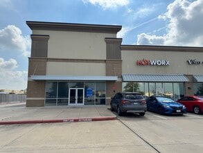 4557-4573 E Sam Houston Pky S, Pasadena, TX for lease Interior Photo- Image 1 of 2