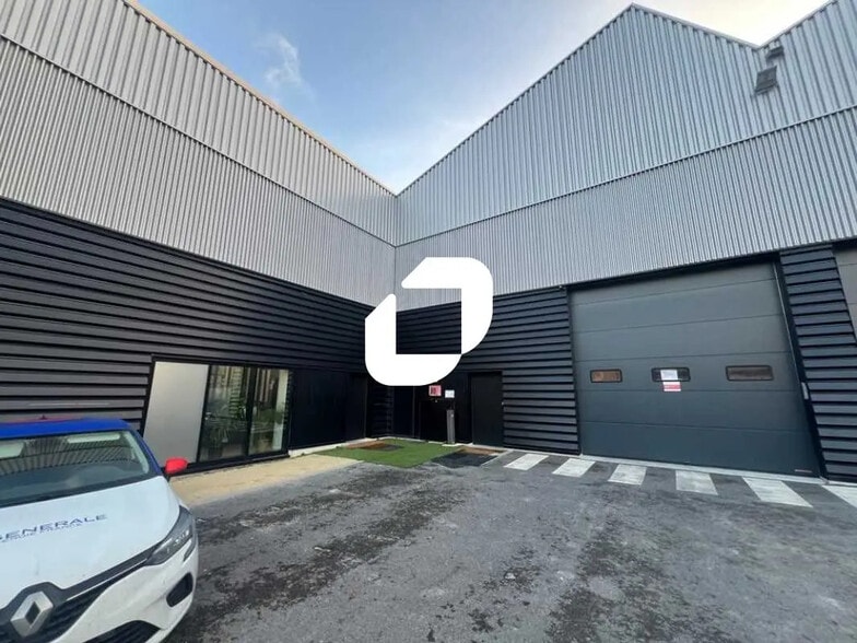 Flex in Massy for sale - Building Photo - Image 2 of 16