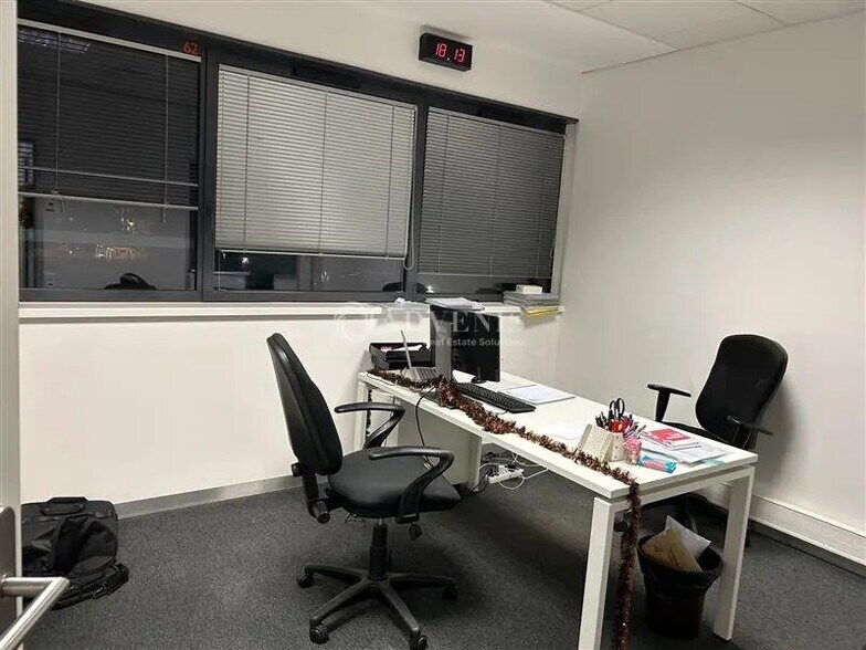 Office in Tours for lease - Interior Photo - Image 3 of 5