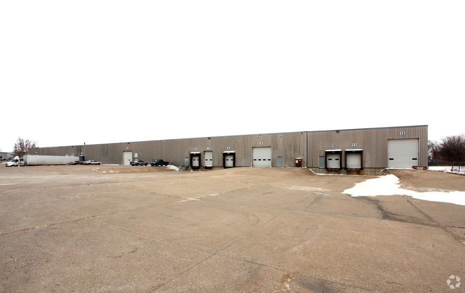 1675 NE 51st Ave, Des Moines, IA for lease - Building Photo - Image 3 of 10