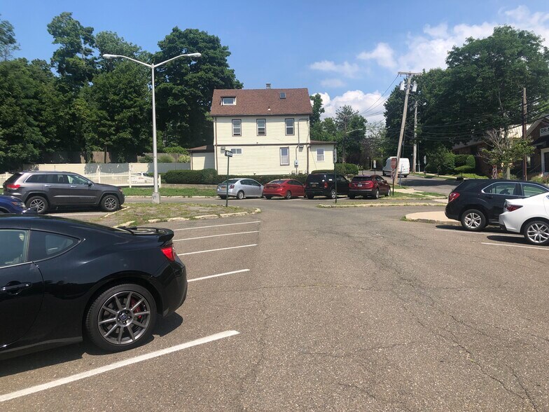 51 Elm St, Huntington, NY for sale - Building Photo - Image 1 of 1