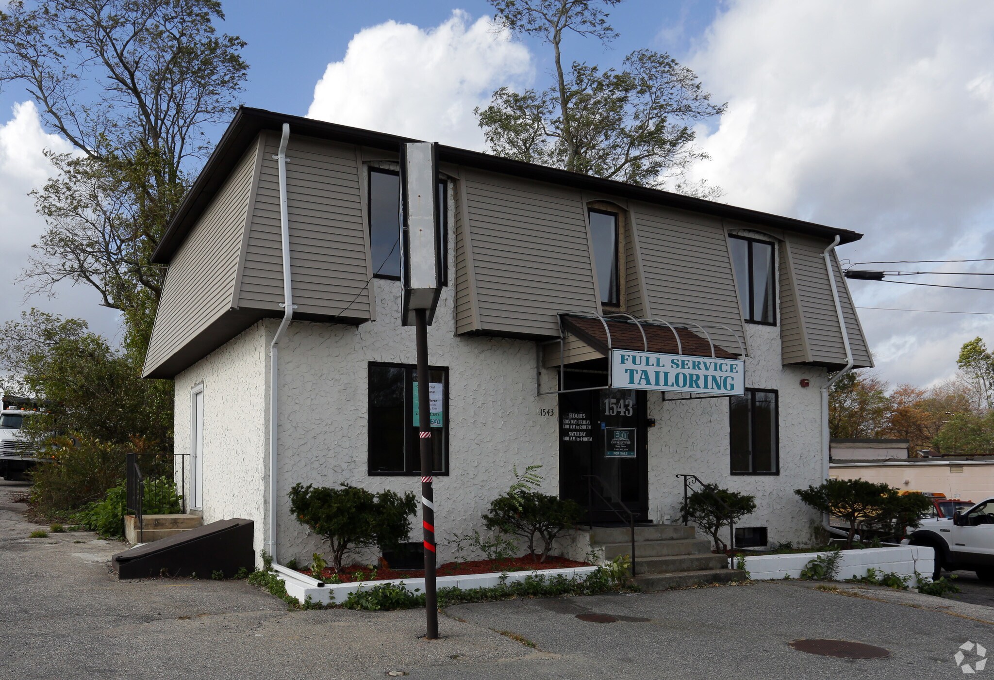 1543 Warwick Ave, Warwick, RI for sale Primary Photo- Image 1 of 1