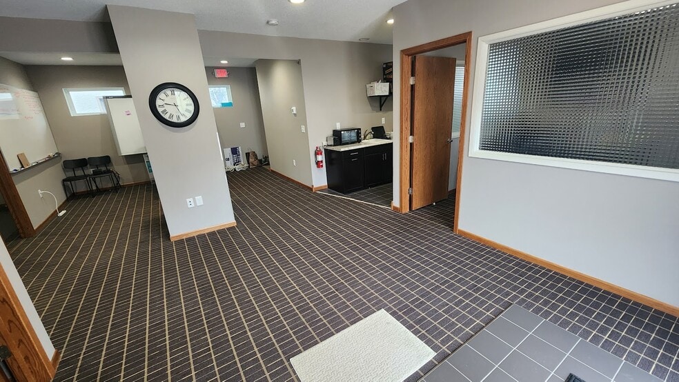 444 N 12th Ave N, South Saint Paul, MN for lease - Interior Photo - Image 2 of 6