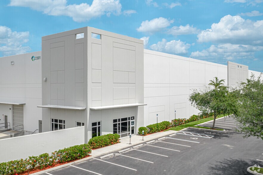 2301 SW 24th Ave, Pembroke Park, FL for sale - Building Photo - Image 1 of 1