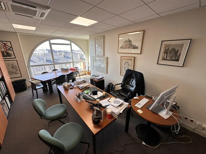 Office in Angers for sale - Building Photo - Image 1 of 5