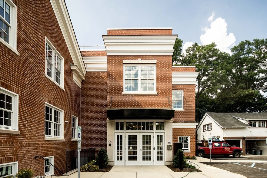 211 Broad St, Red Bank, NJ for lease - Building Photo - Image 2 of 8