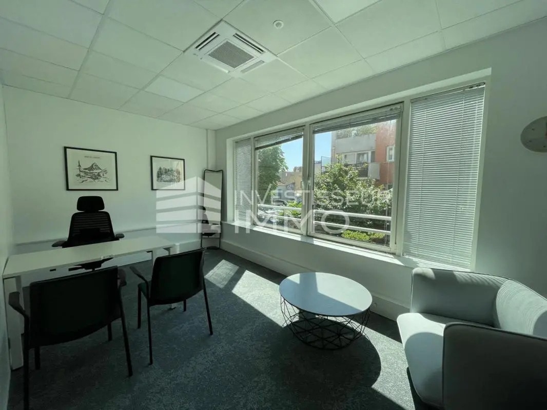 Office in Malakoff for lease Interior Photo- Image 1 of 12