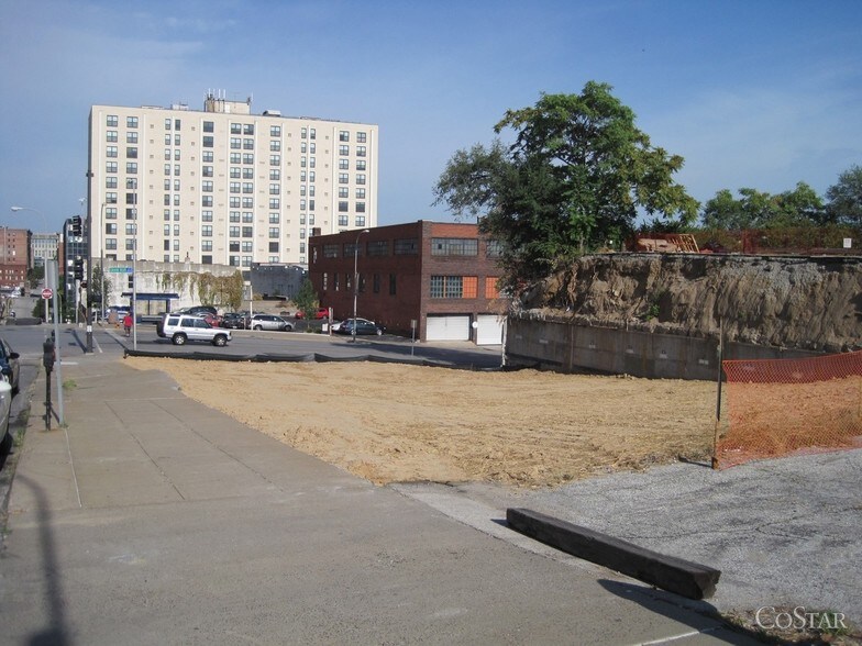 8th & Grand City Block portfolio of 5 properties for sale on LoopNet.com - Primary Photo - Image 3 of 3