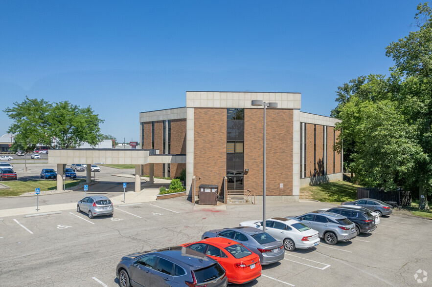 4452 Eastgate Blvd, Cincinnati, OH for lease - Building Photo - Image 2 of 23